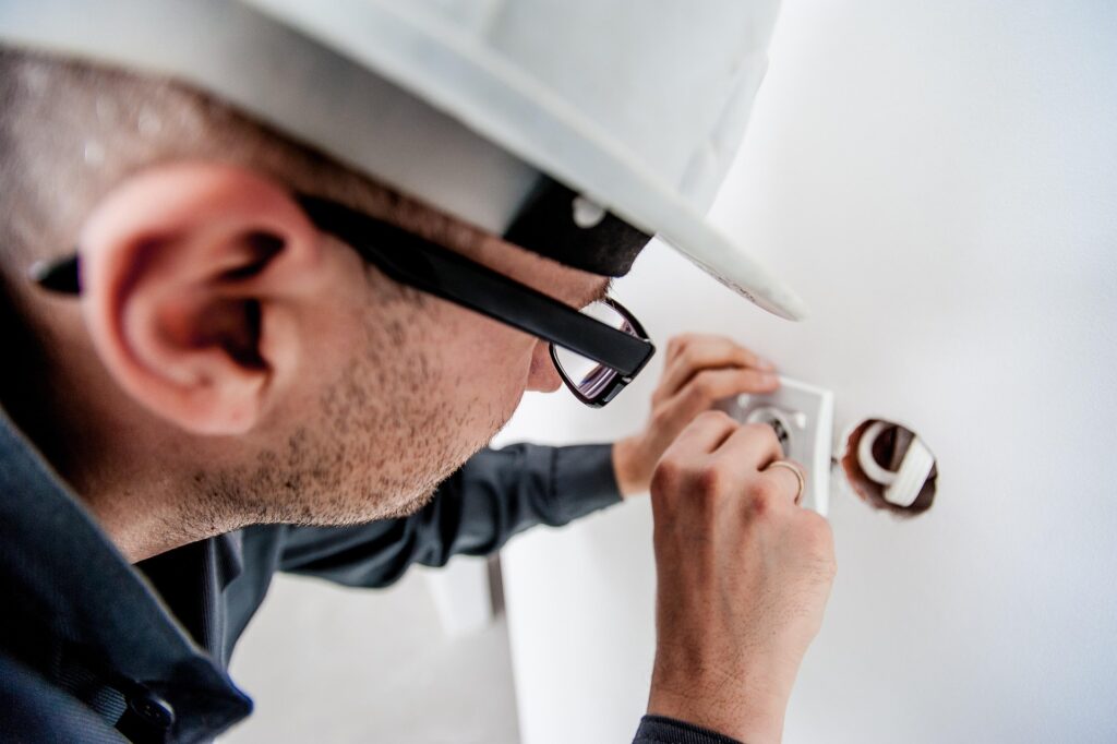 Kosten für Handwerker berechnen 7 Elektrik erneuern